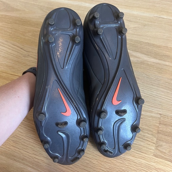 NIKE | Men's Cleats - Size 10 - Picture 3 of 4